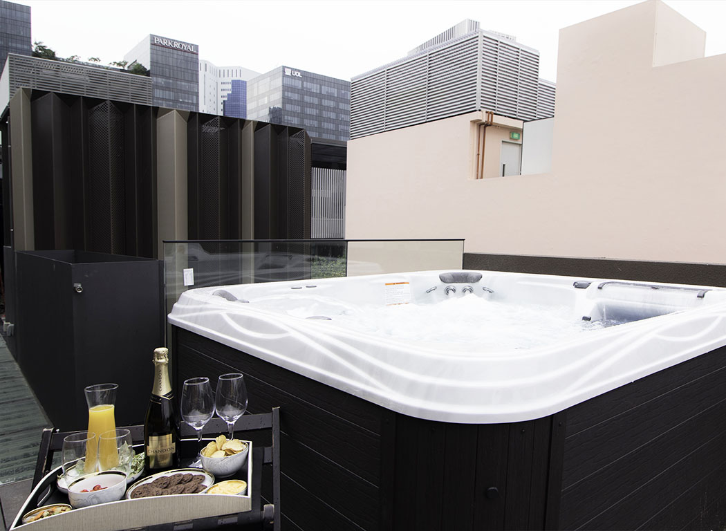 Outdoor Jacuzzi Hotel NuVe Elements Singapore 2